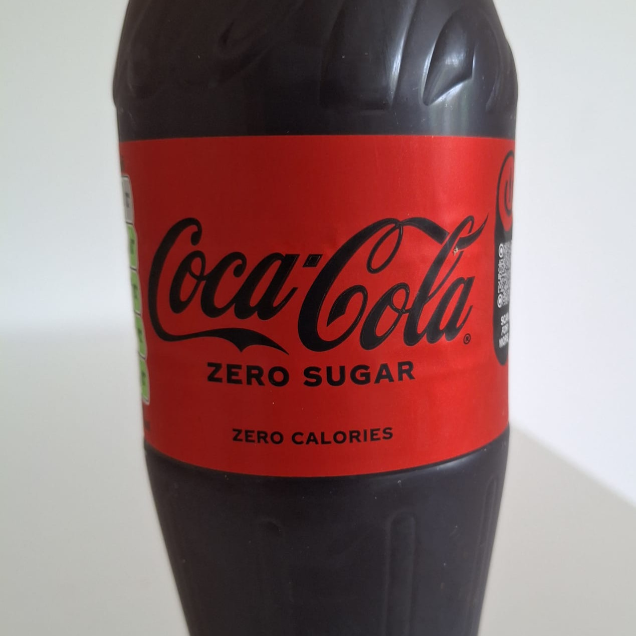 An image of a Coca-Cola Zero bottle, zoomed in on the label.